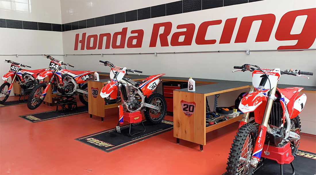 Oficina da equipe Honda Racing de Motocross